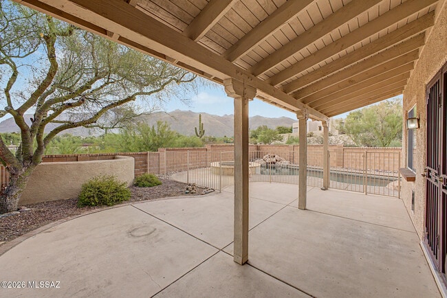 Building Photo - 5555 N Cres Ridge Dr