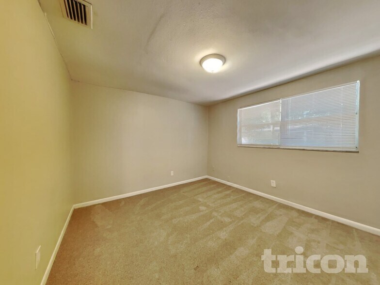 Building Photo - 8664 Mockingbird Ln