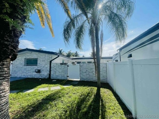 Building Photo - 2531 Gulfstream Ln