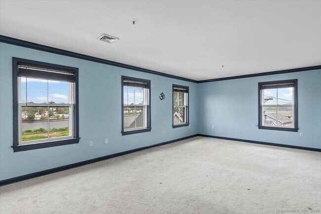 Building Photo - 677 Quinnipiac Ave