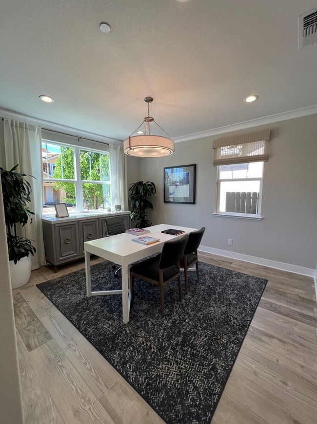 Building Photo - 809 Cosmos Dr