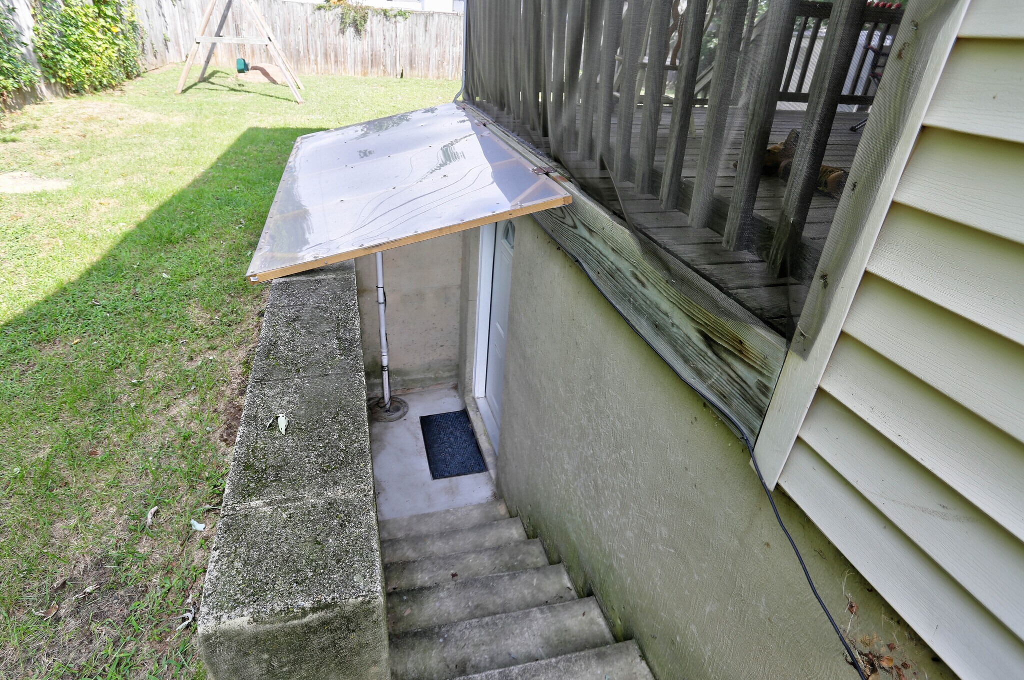 Covered Private Entrance - 508 Wellham Ave