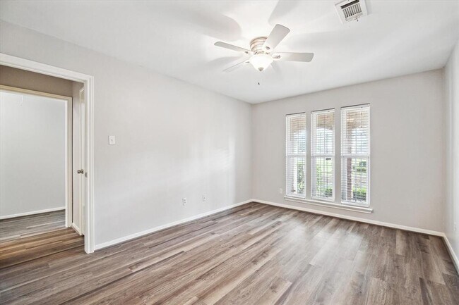 Building Photo - 2825 Camelot Ln