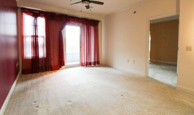 Building Photo - Bright & spacious 1Bd+ office alcove /1bth...