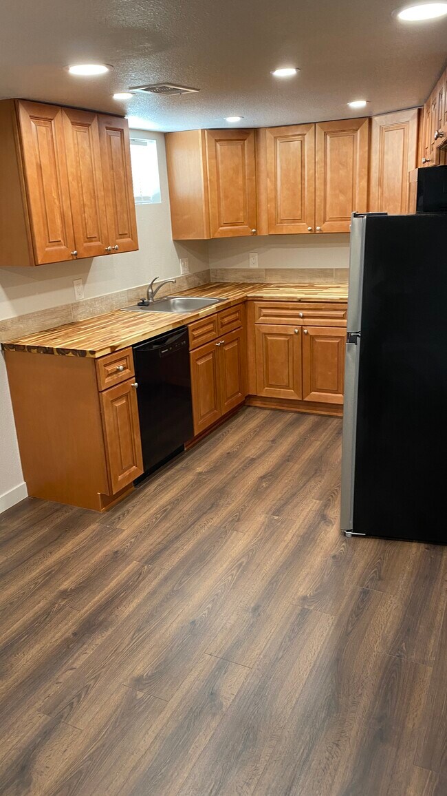 Unit B Kitchen - 3063 S Pennsylvania St