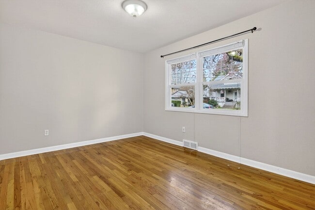 Building Photo - 3660 SE Tenino St