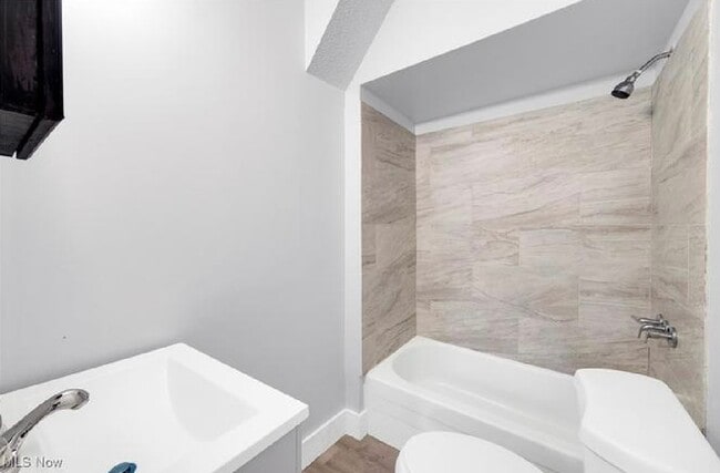 Building Photo - 2056 W 95th St