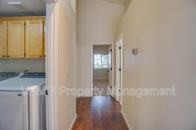Building Photo - 2115 NW 143rd Cir