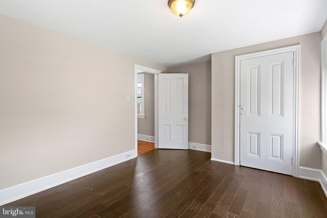 Building Photo - 161 Hermitage St