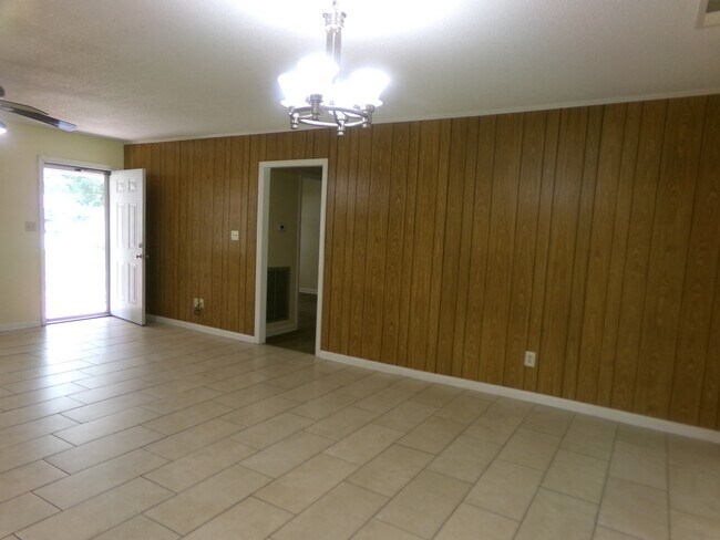 Building Photo - 804 44th Ave N