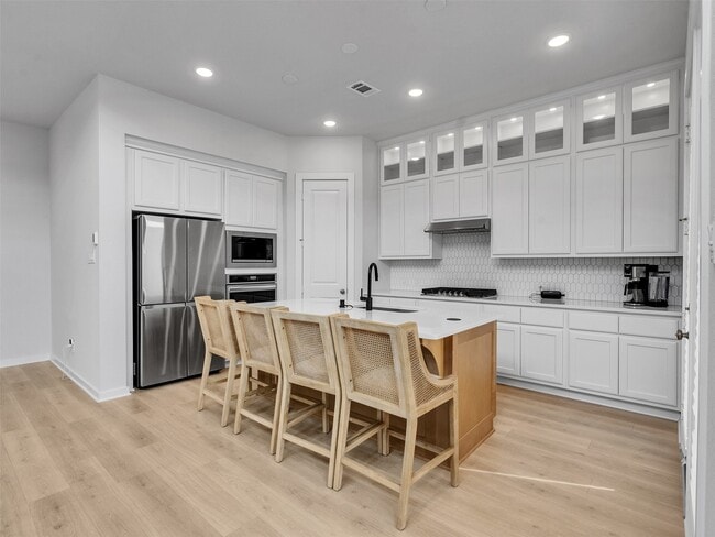 Building Photo - 19707 Curved Steel Dr