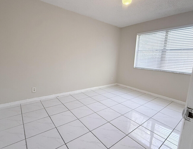 Building Photo - 11638 NW 23rd Ct