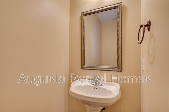 Building Photo - 1036 Lancaster Way