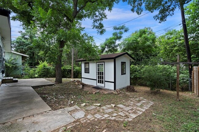 Building Photo - 3002 Brinwood Ave