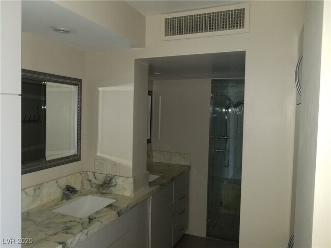 Building Photo - 3111 Bel Air Dr