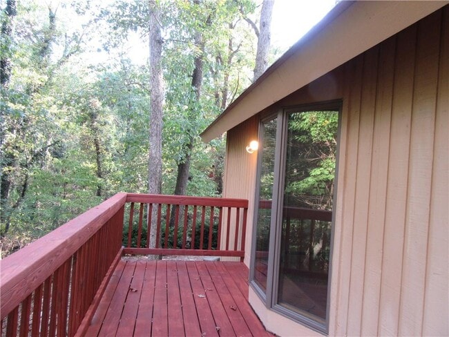 Building Photo - 2907 Summit Dr