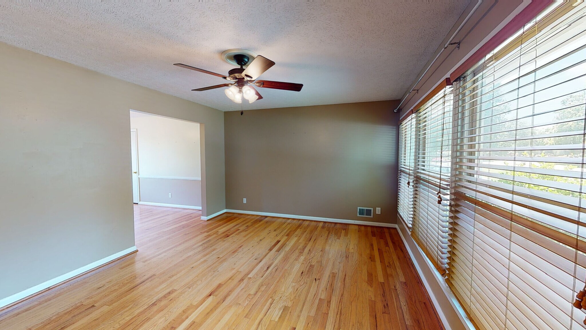 Building Photo - 707 Dorsey Way