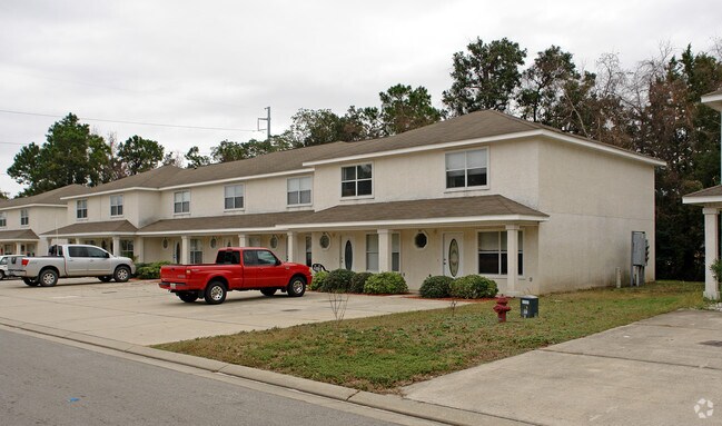 Building Photo - 1924-1934 Karly Ct