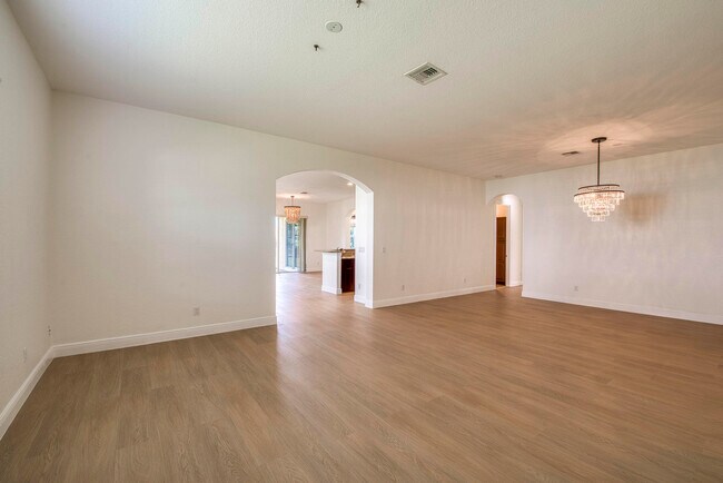 Building Photo - 172 Manor Cir