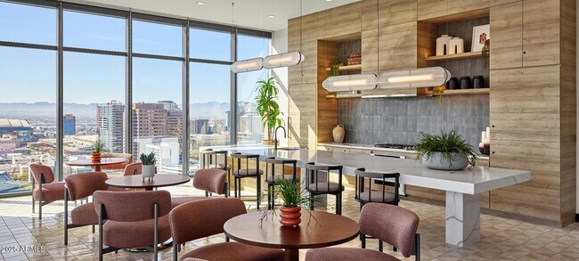 Building Photo - 817 N 6th St