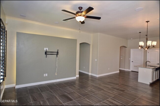 Building Photo - 14664 Sunny Land Ave