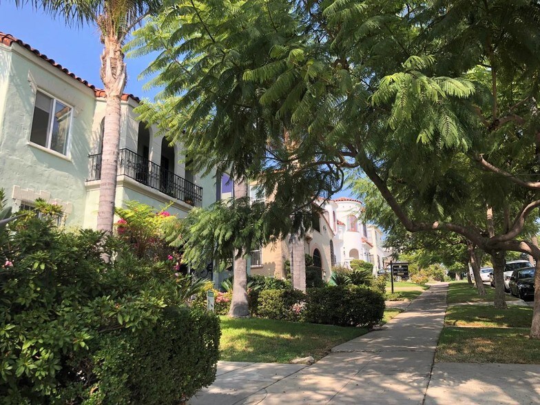 Building Photo - 1329 S Cloverdale Ave