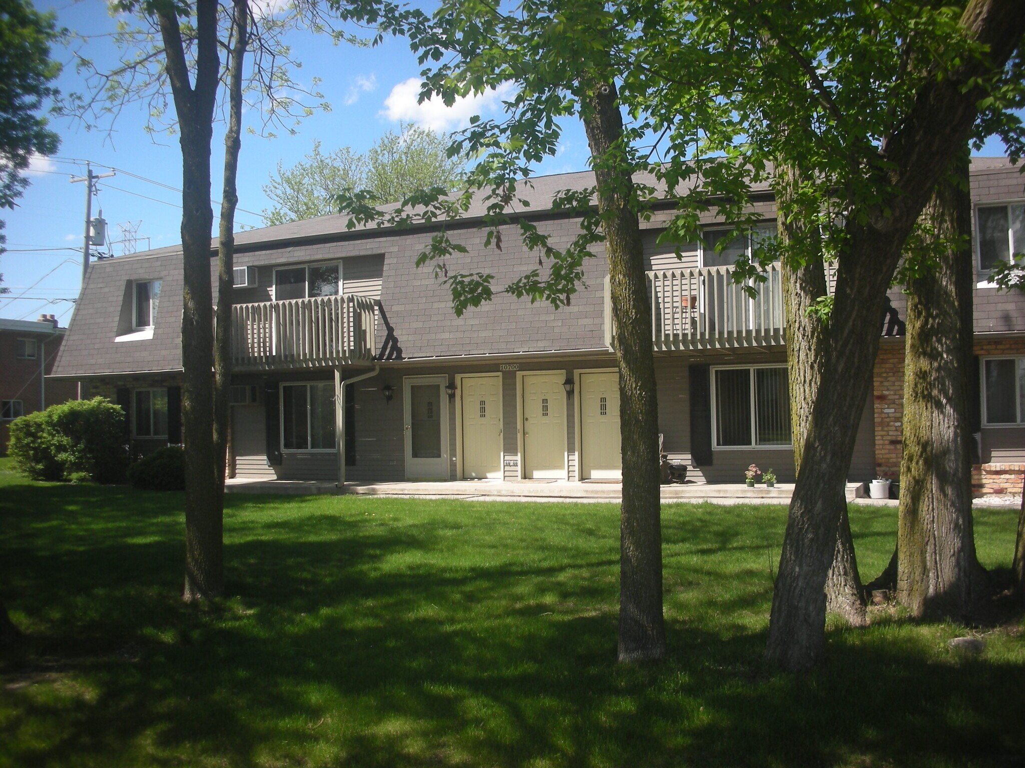 Back - 10700 W Grange Ave