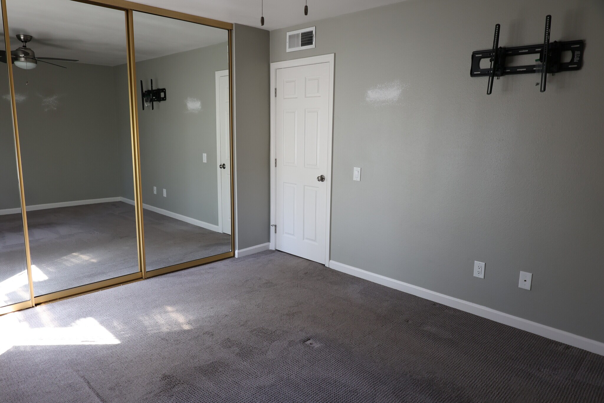 Building Photo - 5989 Rancho Mission Rd