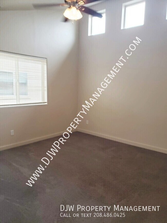Building Photo - 2964 N LeBlanc Way