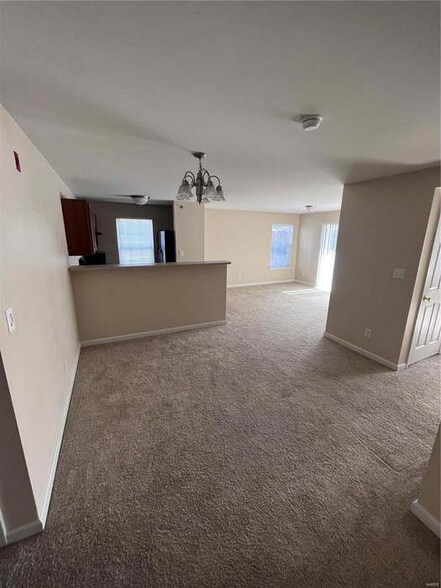 Building Photo - 5203 Spring Creek Ln