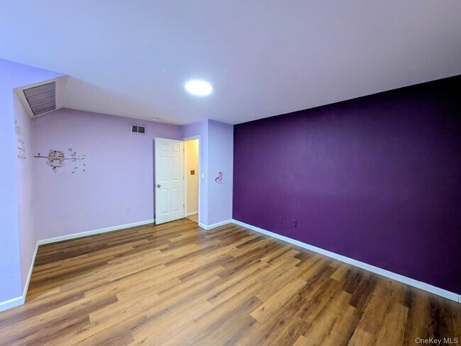 Building Photo - 199 Ramapo Rd