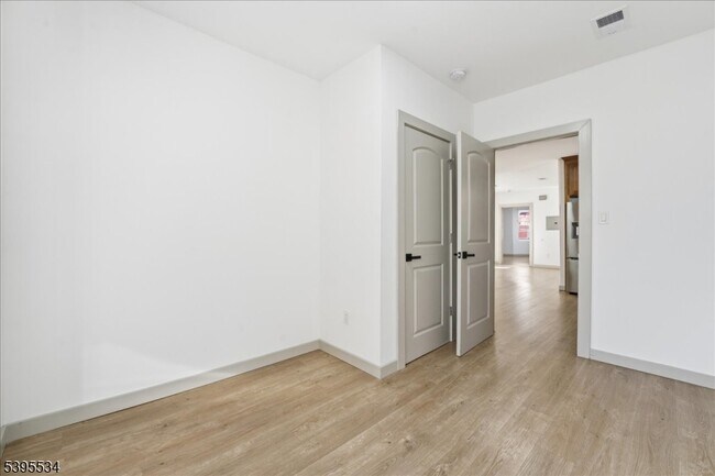 Building Photo - 260 S 10th St