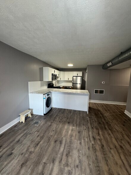 Building Photo - 352 Ermine Way