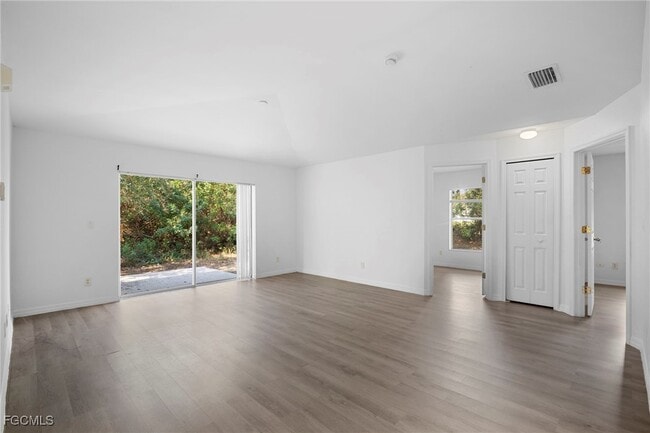 Building Photo - 4646 15th St SW