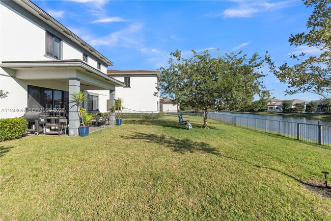 Building Photo - 10890 Shore St