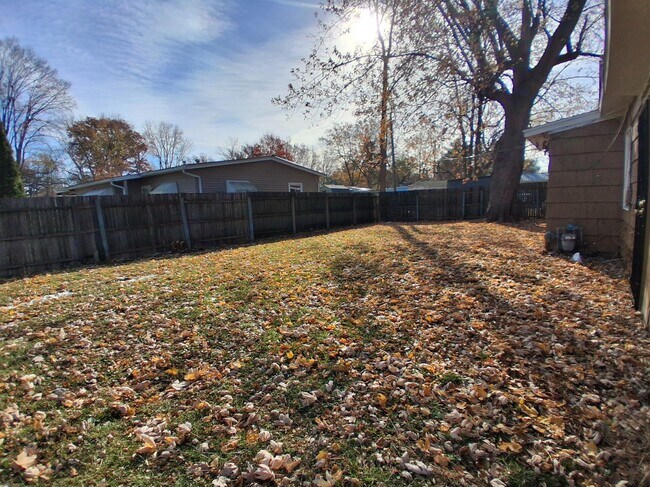 Building Photo - 619 Plum-