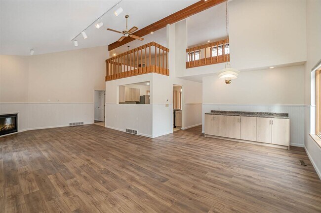 Building Photo - 3301 Thornbrook Ct