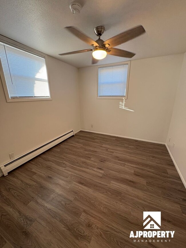 Building Photo - 3012 S Phillips Ave