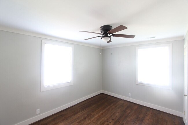 Building Photo - New on the Market and Newly Renovated!
