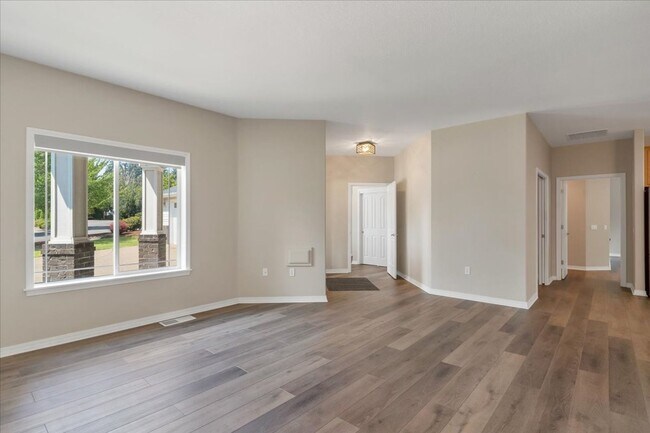 Building Photo - Contemporary West Salem Home