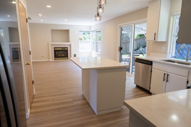 Building Photo - 4Bd/3.5Ba Mill Creek House