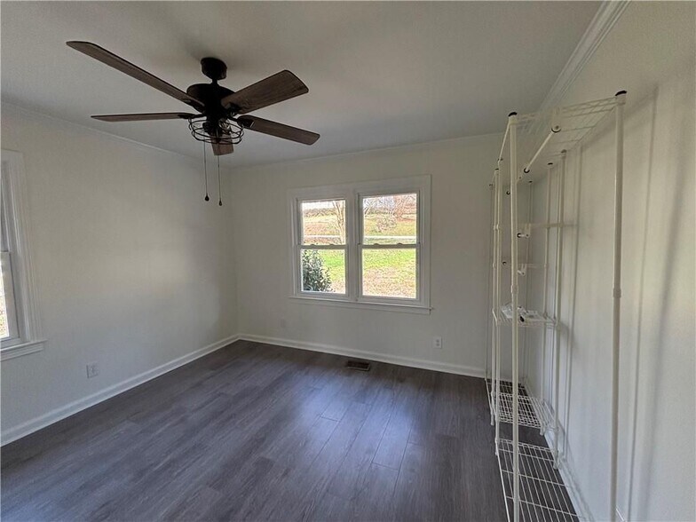 Building Photo - 3854 Davis St