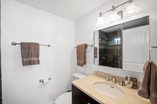 Building Photo - 3525 Ocean Dr