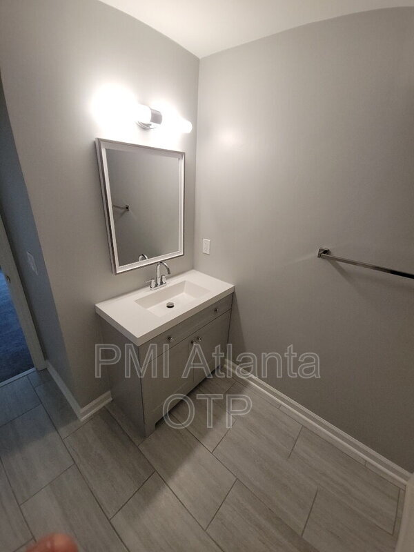 Building Photo - 1782 Millview Dr NE
