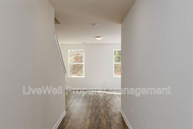 Building Photo - 30 Stevens Cv Dr