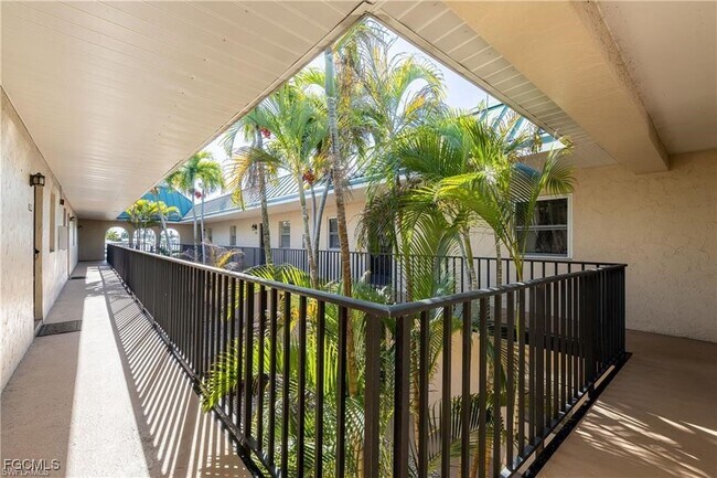 Building Photo - 3905 Del Prado Blvd S