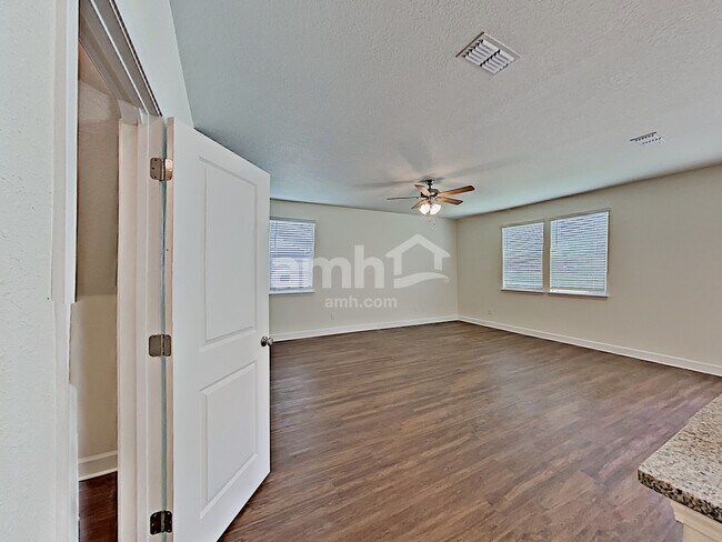 Building Photo - 8601 Highfield Ave