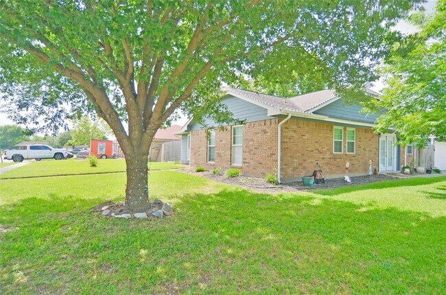 Building Photo - 11731 Bowie Dr