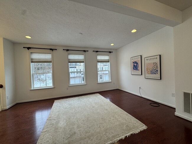 Building Photo - 3339 Sun Ct