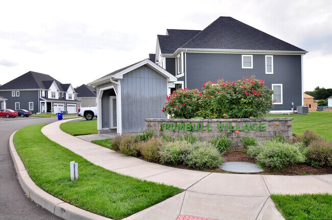 Building Photo - 5 Oakwood Cir